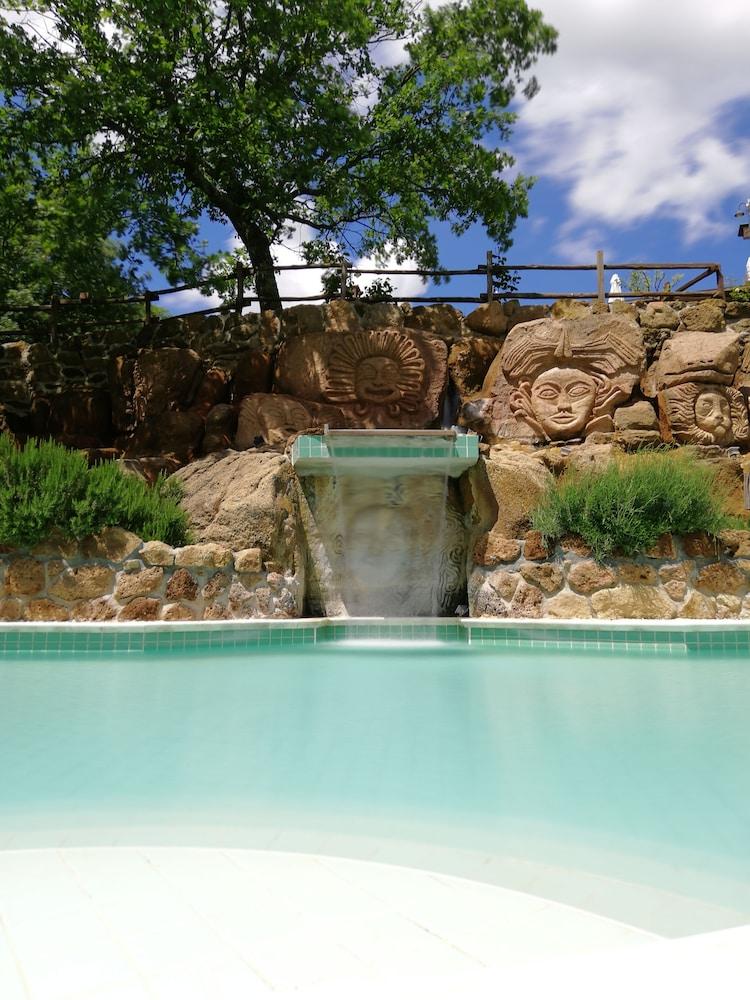 Aparthotel Villaggio Le Querce Sorano (Grosseto)
